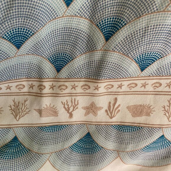 Oversized Patterned Icone Button-Down Top, Size M - Picture 5 of 6